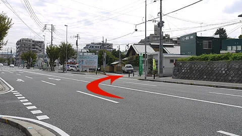 当院駐車場へ