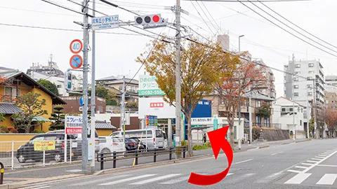 当院駐車場へ